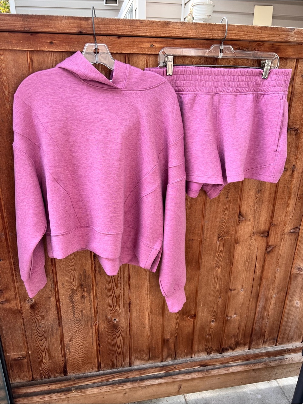 ☀️SET Yogalicious Scuba New Flow 3" Shorts Size L with Matching Hoodie